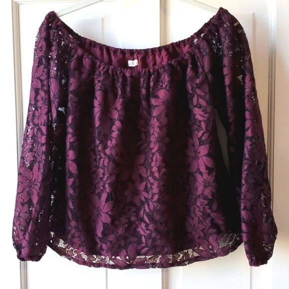 HOLLISTER BURGUNDY LACE OFF-SHOULDER PEASANT TOP SIZE SMALL FALL ROMANTIC - Picture 1 of 7